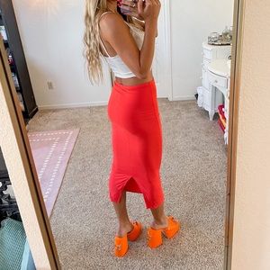 Stretchy pencil skirt with back slit ~ orange